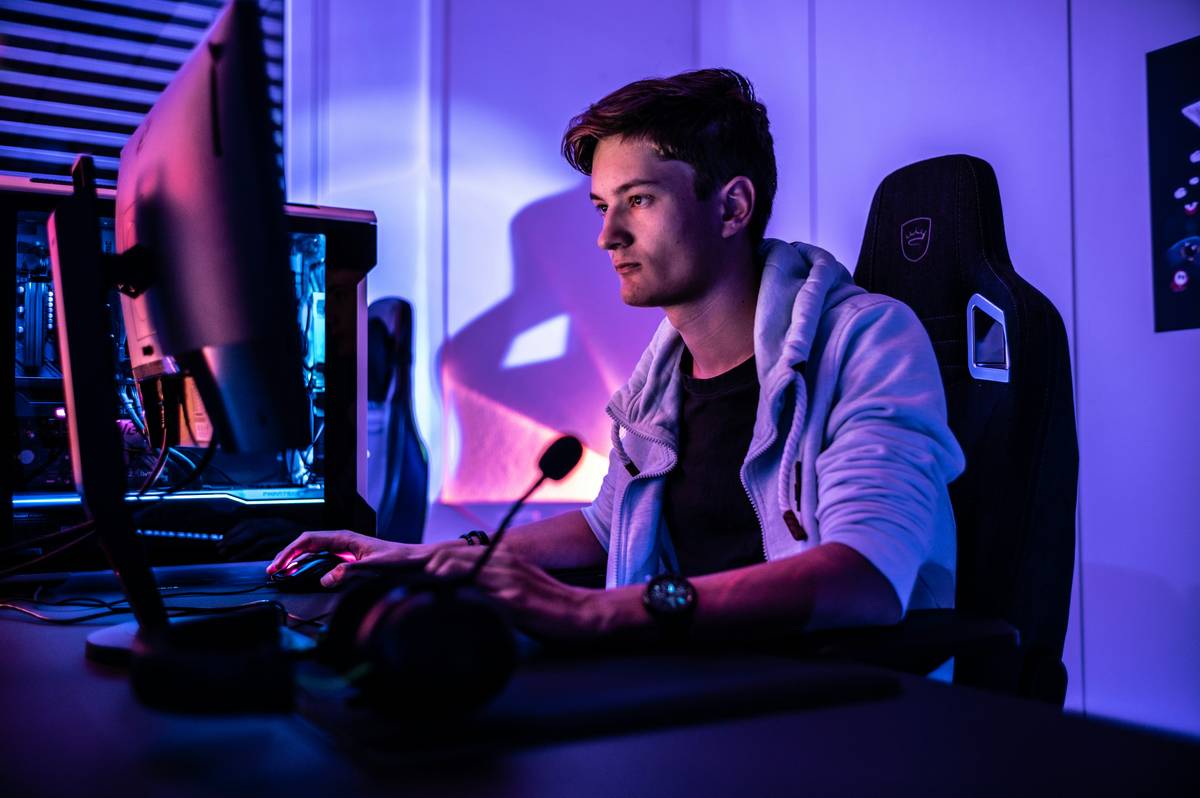 gamer using verified gaming lifetime subscriptions access across multiple devices